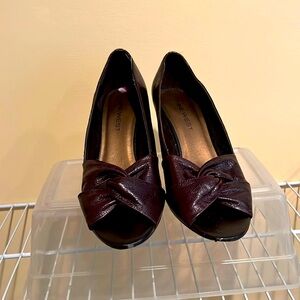 NINE WEST peep toe wedges. Sz. 8.5M